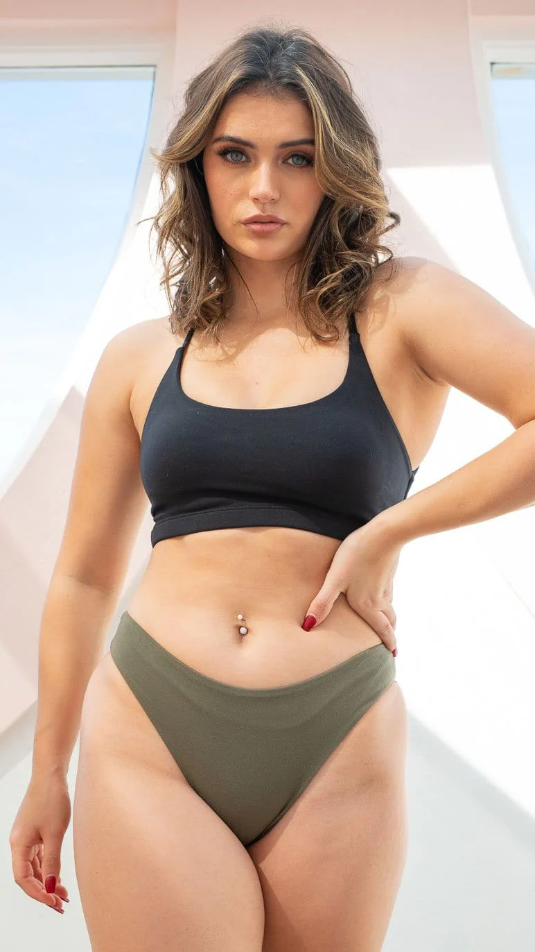 Basic Low Waist - Scrunch Shorts Recycled Khaki - Image 2